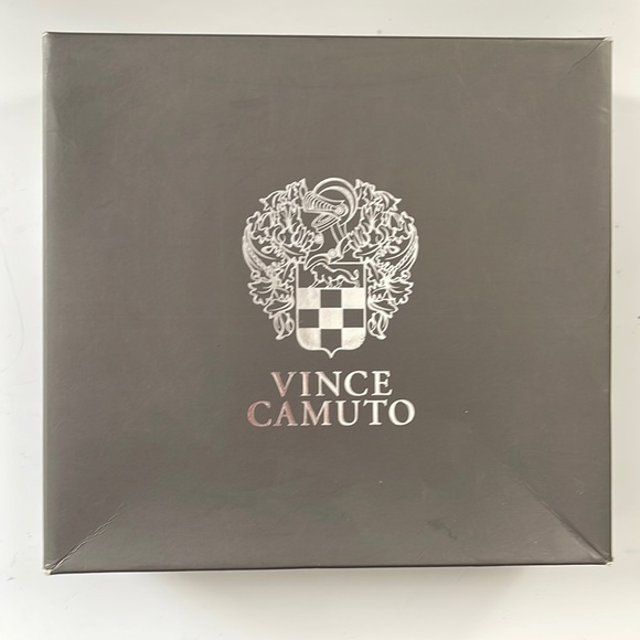 VINCHE CAMUTO  WOMEN BLACK BOOTS - Picture 1 of 5